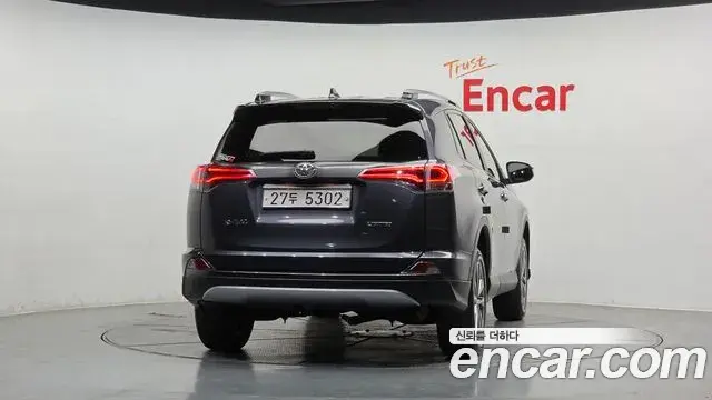 Toyota RAV4 2018 — Фото 4/20