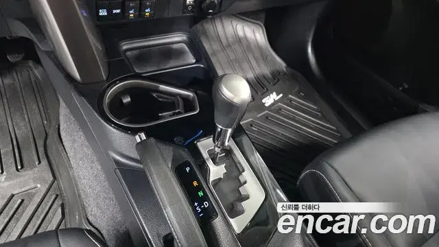 Toyota RAV4 2018 — Фото 9/20