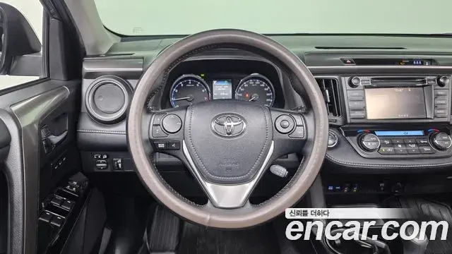 Toyota RAV4 2018 — Фото 13/20