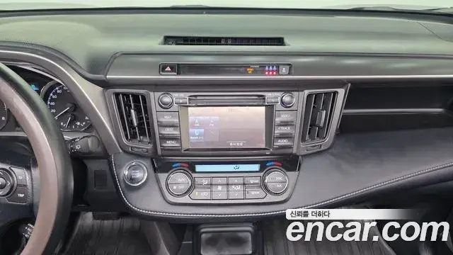 Toyota RAV4 2018 — Фото 14/20