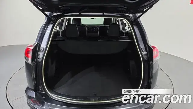 Toyota RAV4 2018 — Фото 20/20