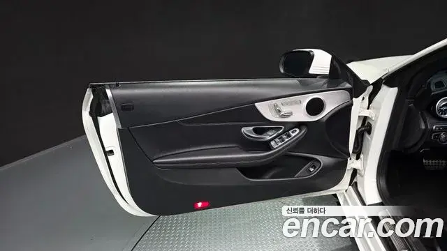Mercedes-Benz C-Class 2018 — Photo 3/31