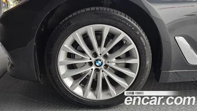 BMW 5 Series 2019 — Фото 4/20