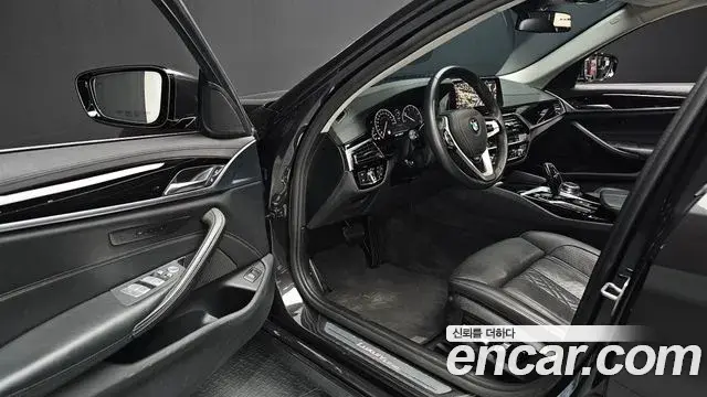 BMW 5 Series 2019 — Фото 11/20