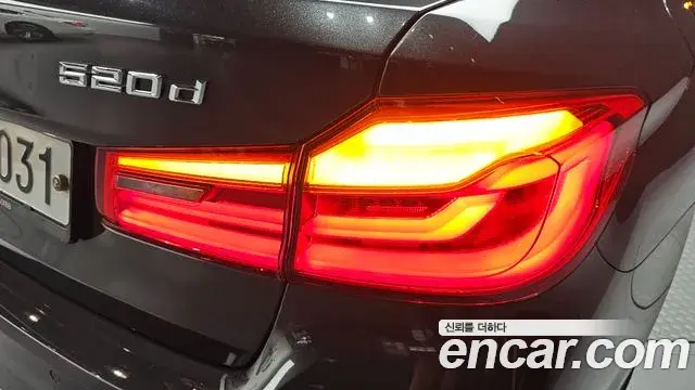BMW 5 Series 2019 — ფოტო 32/32