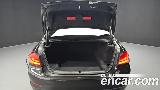 BMW 5 Series 2019 — ფოტო 19/32