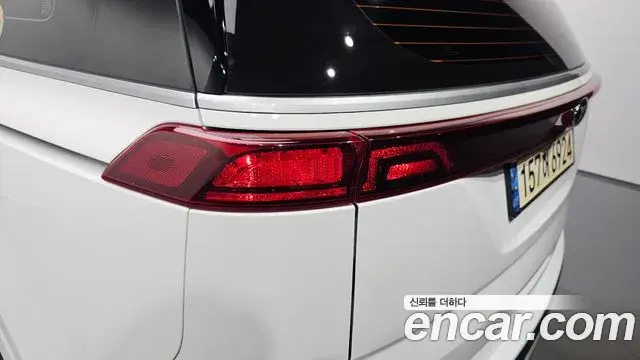 Kia Carnival 2021 — ფოტო 28/31