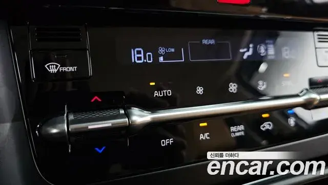 Kia Carnival 2021 — ფოტო 23/31