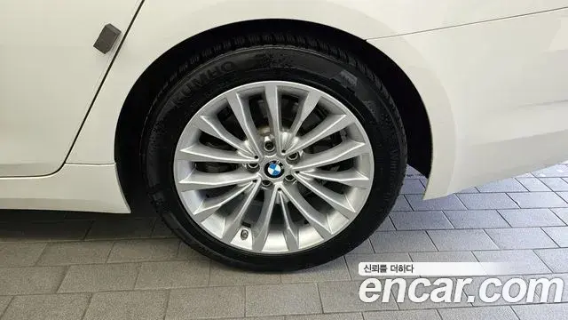 BMW 5 Series 2018 — Şəkil 24/32