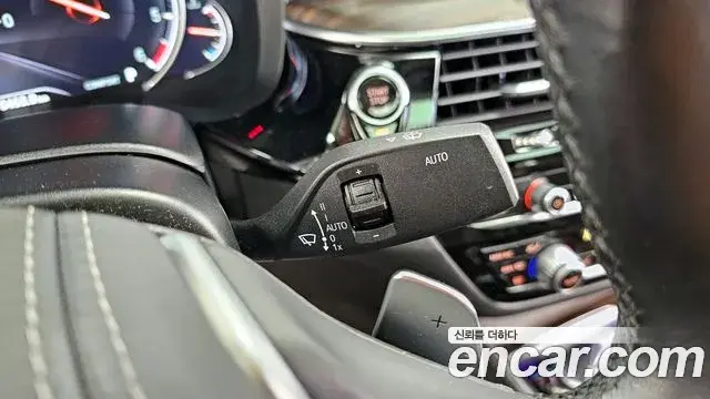 BMW 5 Series 2018 — Şəkil 16/32
