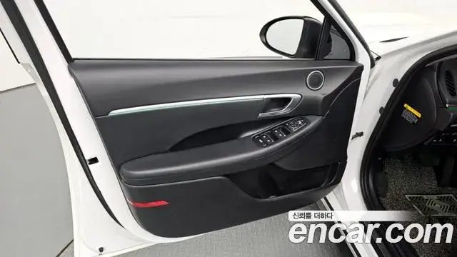 Hyundai Sonata Hybrid 2019 — Şəkil 25/30