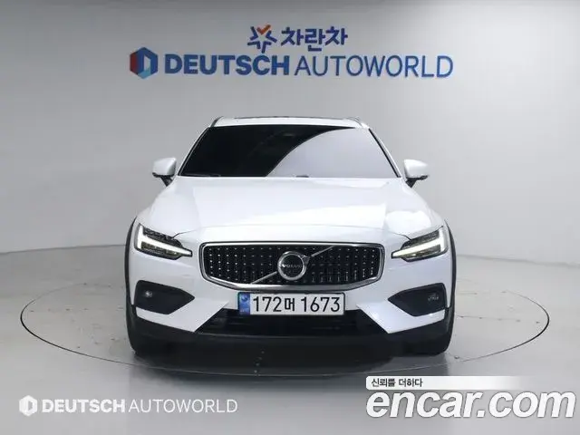 Volvo V60 Cross Country 2023 — Фото 2/20