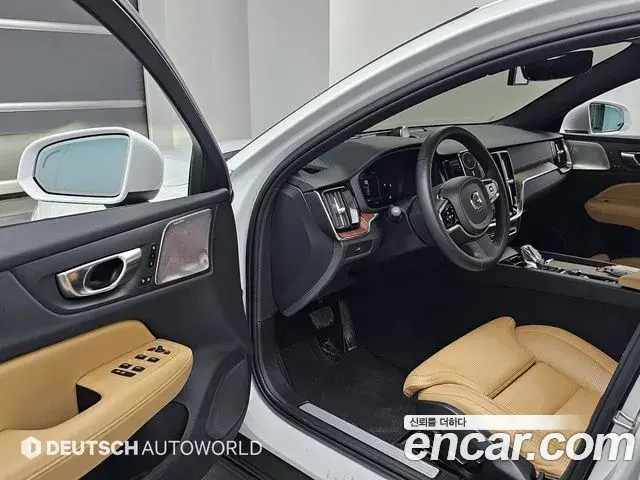 Volvo V60 Cross Country 2023 — Фото 10/20