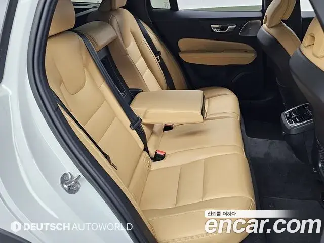 Volvo V60 Cross Country 2023 — Фото 11/20