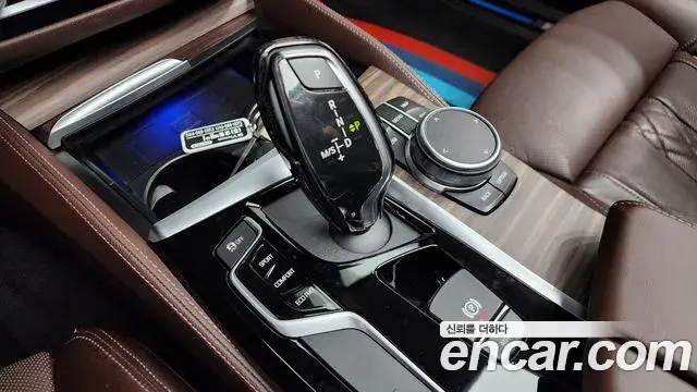 BMW 5 Series 2019 — Photo 20/35