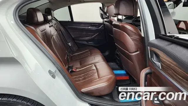 BMW 5 Series 2019 — Photo 15/35