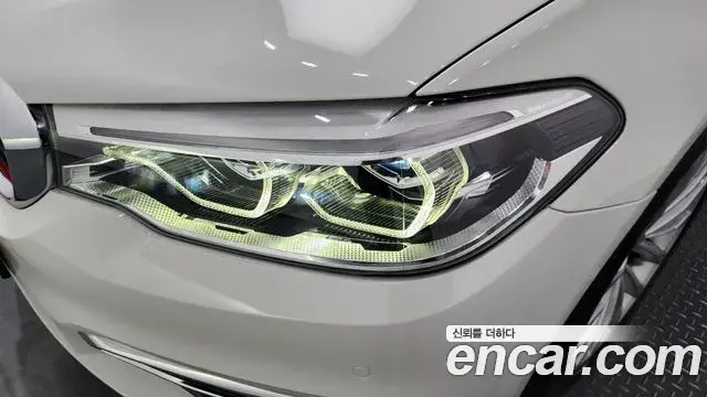 BMW 5 Series 2019 — Photo 14/35