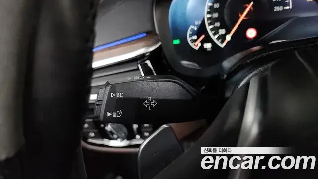 BMW 5 Series 2019 — Photo 33/35