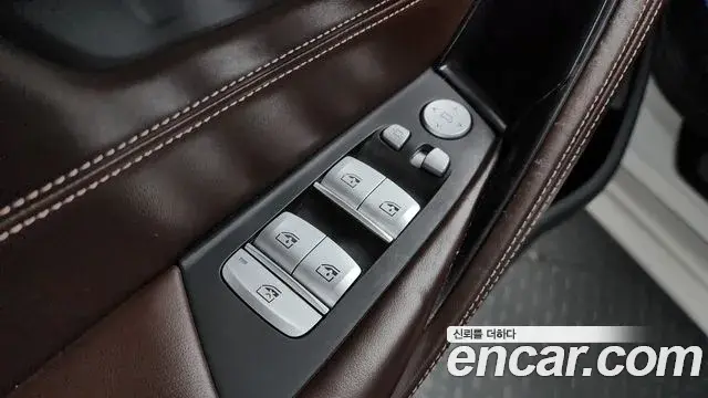 BMW 5 Series 2019 — Photo 31/35
