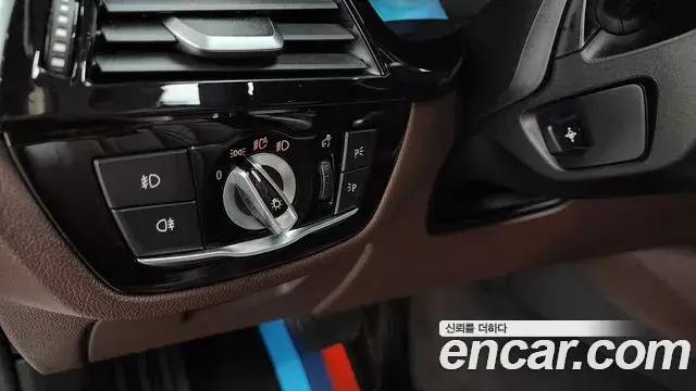 BMW 5 Series 2019 — Photo 27/35