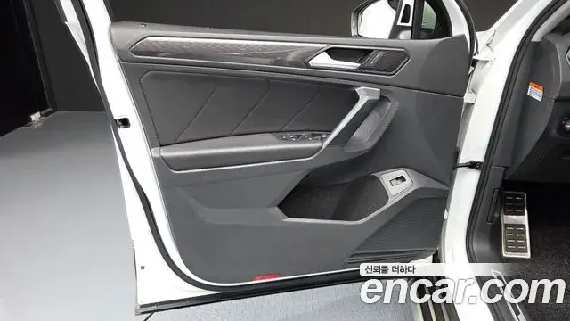 Volkswagen Tiguan 2020 — Photo 7/33