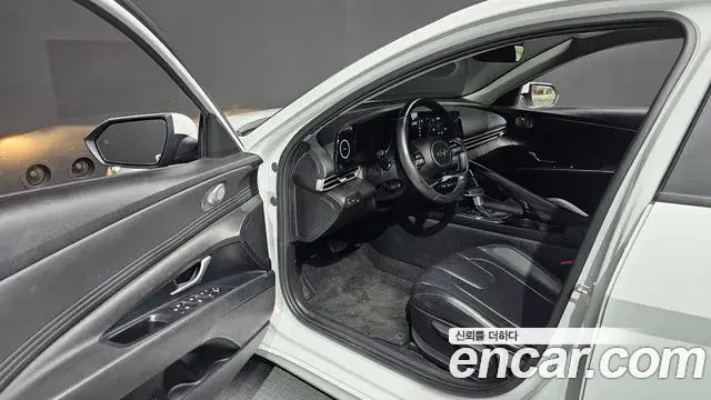 Hyundai The New Avante Hybrid 2022 — ფოტო 1/20