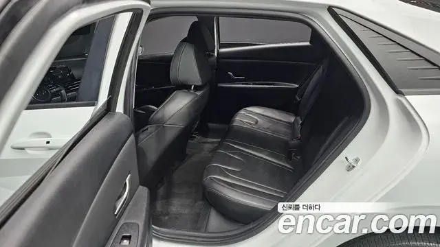 Hyundai The New Avante Hybrid 2022 — ფოტო 12/20