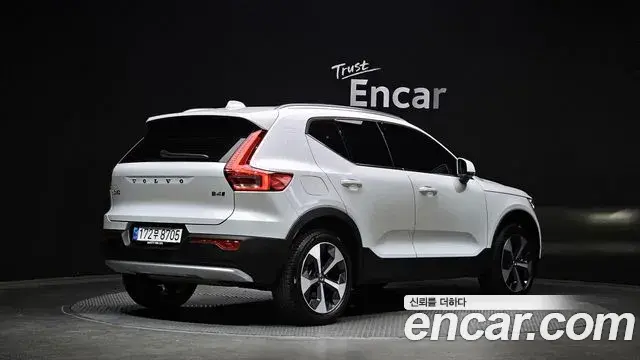 Volvo XC40 2023 — Şəkil 29/32
