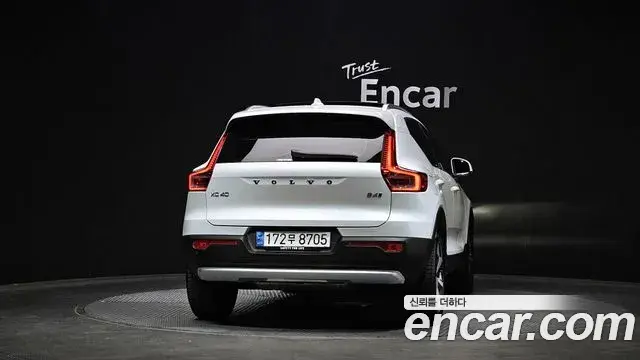 Volvo XC40 2023 — Şəkil 21/32