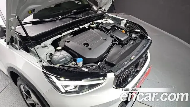 Volvo XC40 2023 — Şəkil 7/32