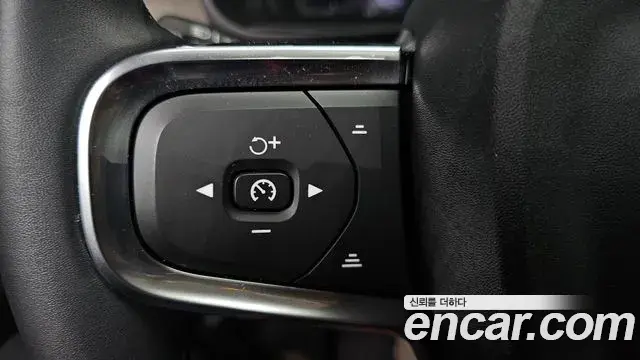 Volvo XC40 2023 — Şəkil 19/32