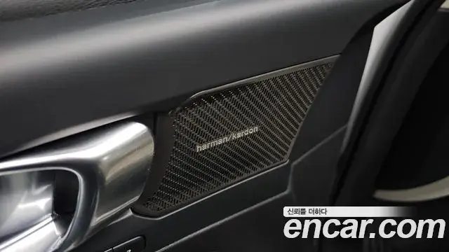 Volvo XC40 2023 — Şəkil 9/32