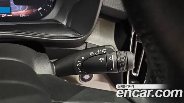 Volvo XC40 2023 — Şəkil 10/32