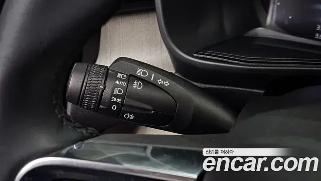 Volvo XC40 2023 — Şəkil 24/32