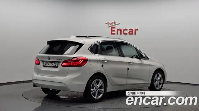 BMW 2 Series Active Tourer 2018 — Фото 2/20