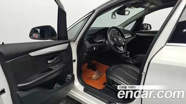 BMW 2 Series Active Tourer 2018 — Фото 10/20