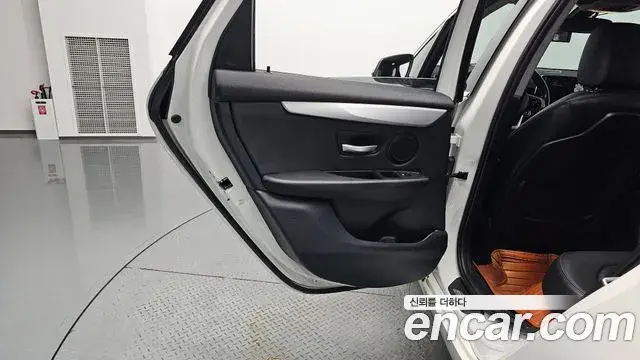 BMW 2 Series Active Tourer 2018 — Photo 27/31