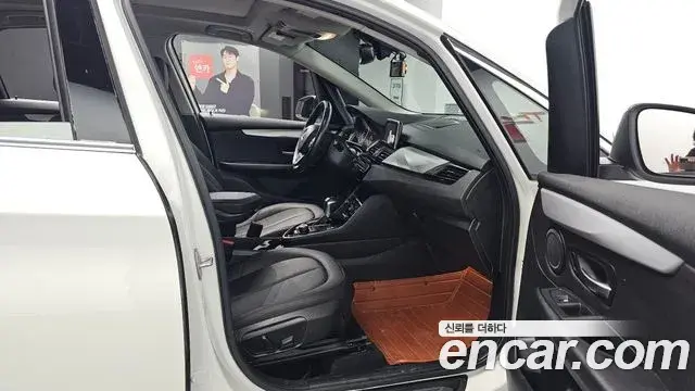BMW 2 Series Active Tourer 2018 — Photo 11/31