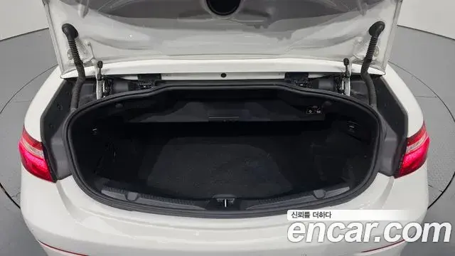 Mercedes-Benz E-Class 2018 — Фото 20/20