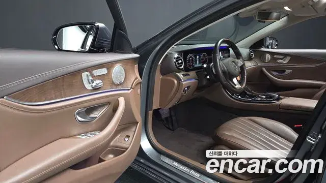 Mercedes-Benz E-Class 2018 — Фото 10/20