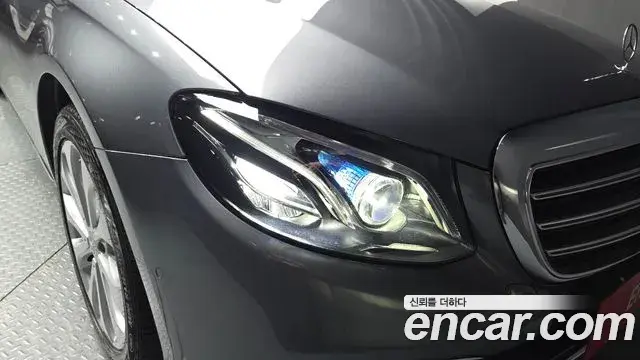 Mercedes-Benz E-Class 2018 — Şəkil 12/31