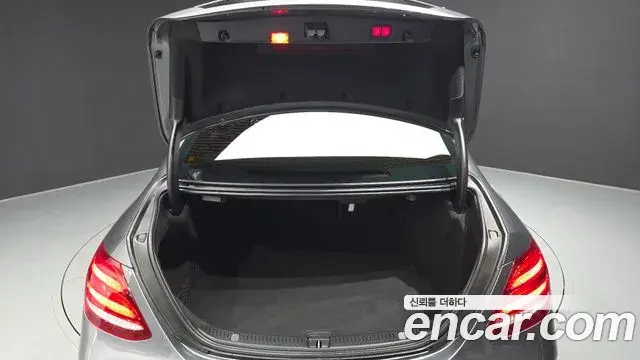 Mercedes-Benz E-Class 2018 — Şəkil 27/31