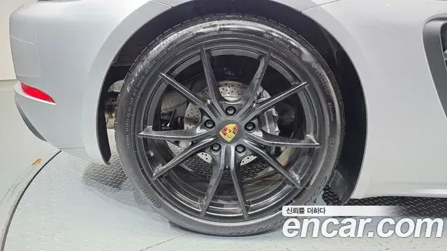 Porsche 718 Cayman 2018 — ფოტო 7/30