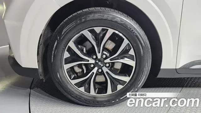 Kia Carnival 2022 — ფოტო 11/30