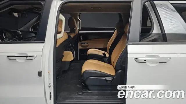 Kia Carnival 2022 — ფოტო 19/30