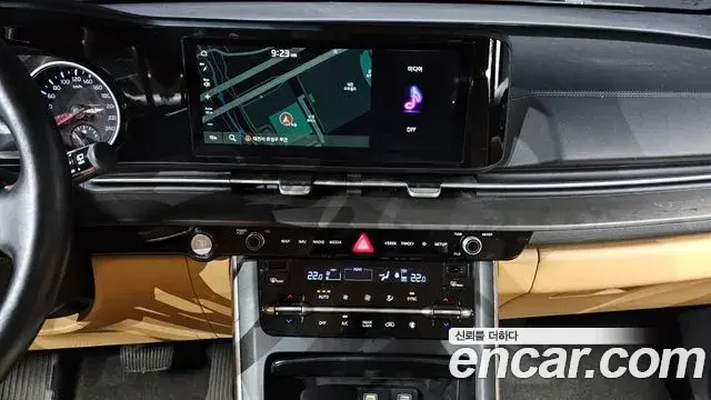 Kia Carnival 2022 — ფოტო 25/30