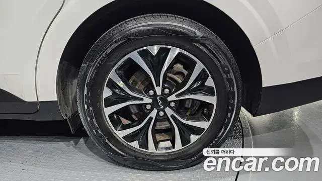 Kia Carnival 2022 — ფოტო 15/30