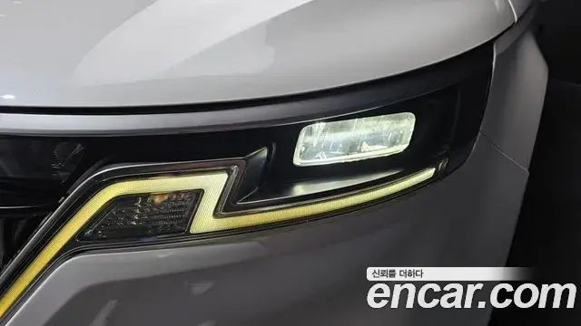 Kia Carnival 2022 — ფოტო 26/30