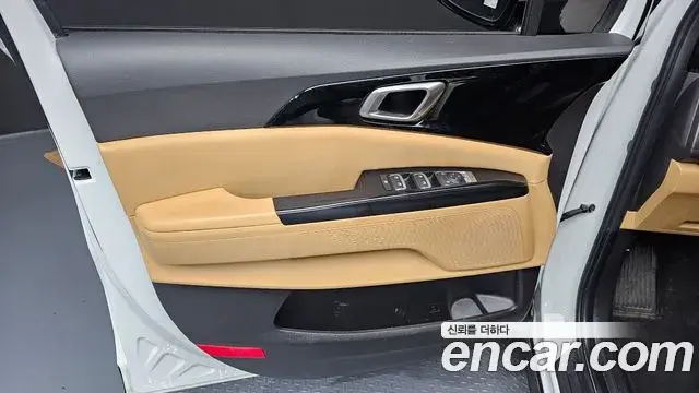 Kia Carnival 2022 — ფოტო 5/30
