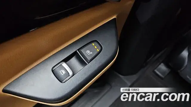 Kia Carnival 2022 — ფოტო 23/30